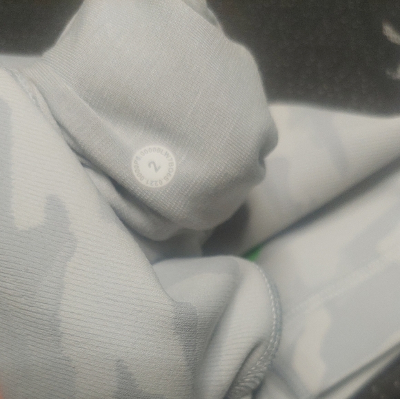 Lululemon Wunder Under Biker Shorts - Picture 4 of 4